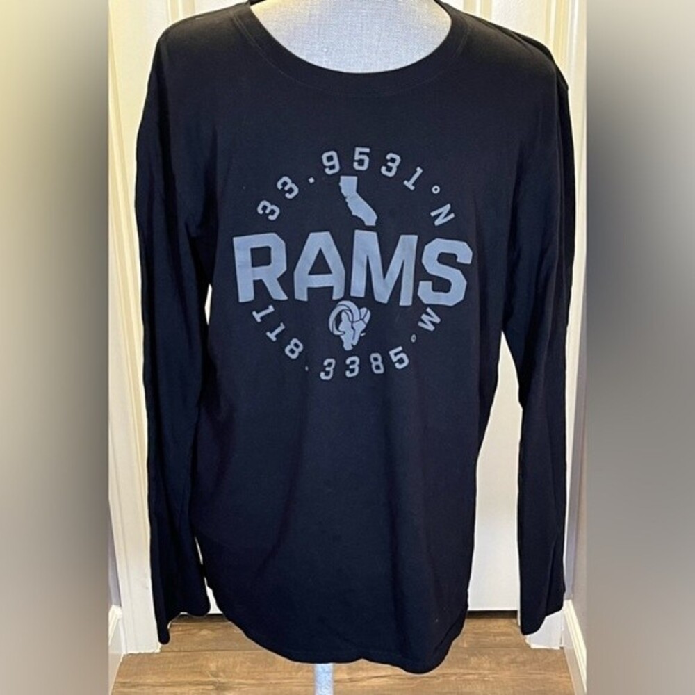Men’s Los Angeles Rams Football Long Sleeve T-Shirt Black EUC Size Large NFL
